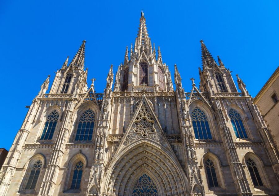 Barcelona Cathedral: Ticket, Guided Tour and VR Experience