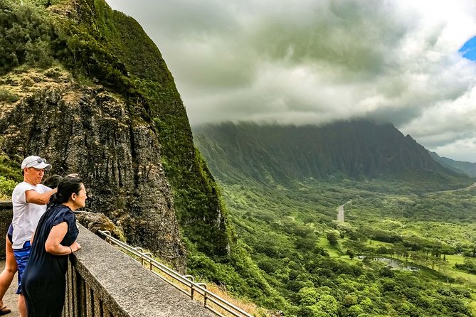Best of Oahu: Private Tour With Movie and Boat Tour USS Arizona Memorial