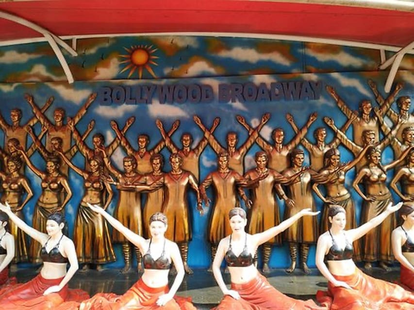 Bollywood & Slum Life Experience Tour