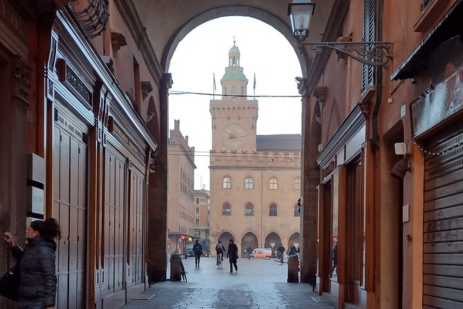 Bolognas Ancient and Recent History: A Self-Guided Audio Tour