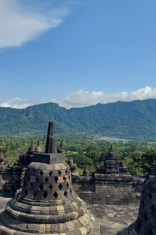 Borobudur Sunrise From Setumbu Hill, Merapi & Prambanan Tour
