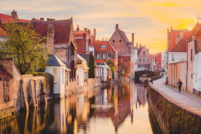 Bruges Scavenger Hunt and Best Landmarks Self-Guided Tour
