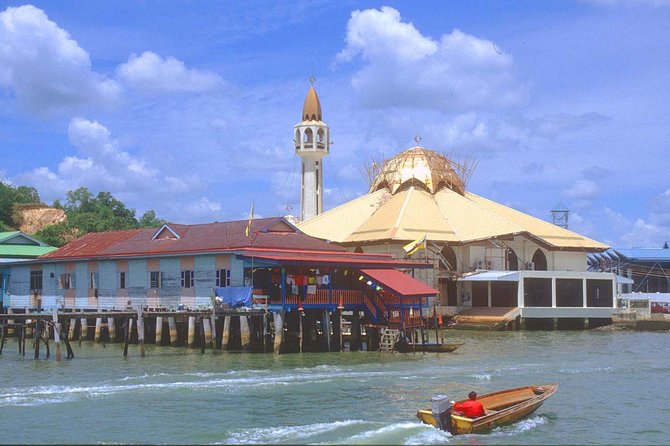 Brunei Half Day City Tour With Royal Regalia & Sultan Omar Ali Saifuddin Mosque