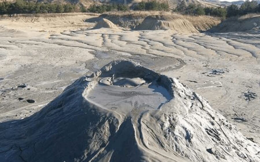 Bucharest: Muddy Volcanoes and Salt Mine Private Day Tour