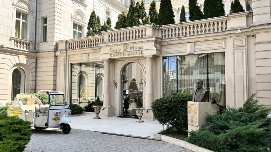 Bucharest: Tuk Tuk Romantic Tour With Minibar