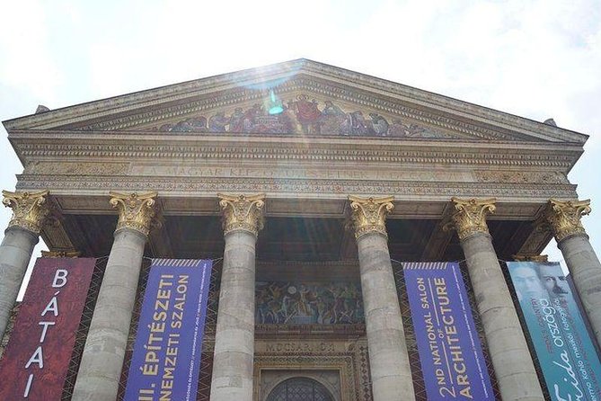 Budapest Private 2 Hrs. Mercedes Sightseeing Tour
