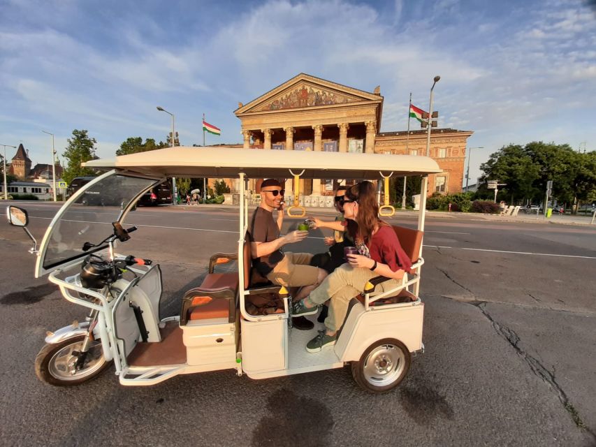 Budapest: Sightseeing Tour by an Electric Tuktuk