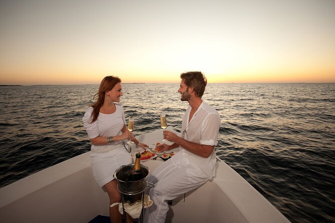 Cabo Arch Sunset Private Yacht Tour Plus Dinner and Drinks