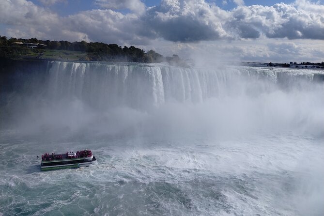 Canada/Usa Small Group Wonder Tour of Niagara Falls (Max 6)