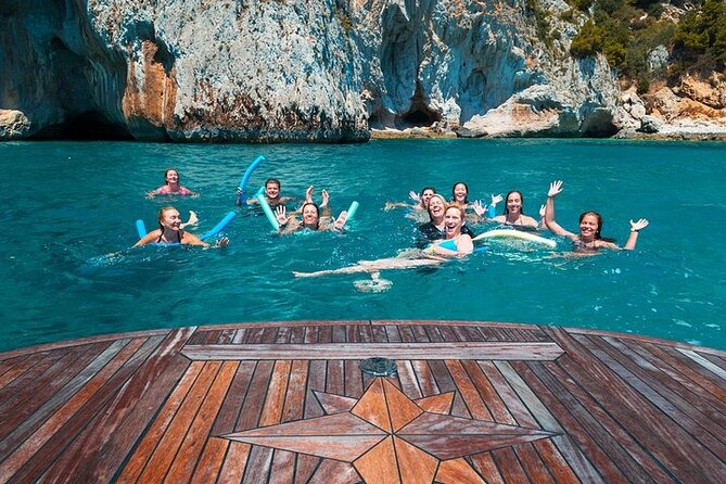 Capri Full-Day Small-Group Boat Tour From Sorrento