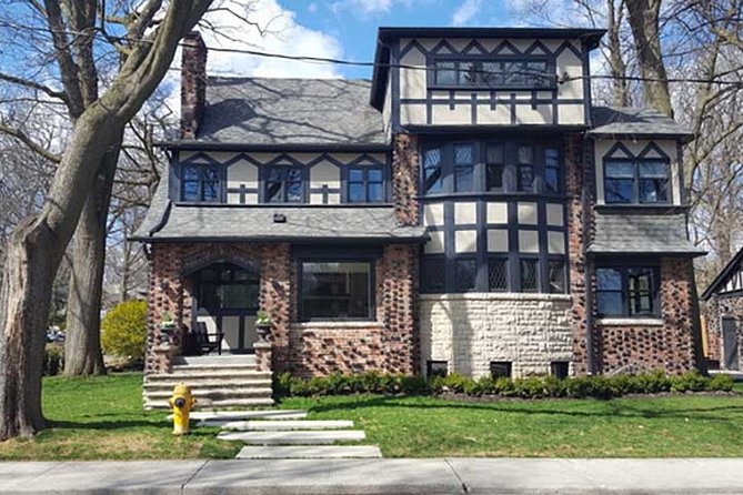 Casa Loma: Uncover the Stories Behind the Regal Facades on an Audio Walking Tour