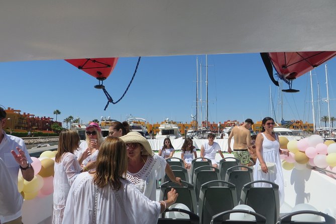 Catamaran Private Tour – Benagil & Marinha Beach – (28 PAX)
