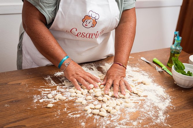 Cesarine: Small Group Market Tour & Cooking Class in Messina