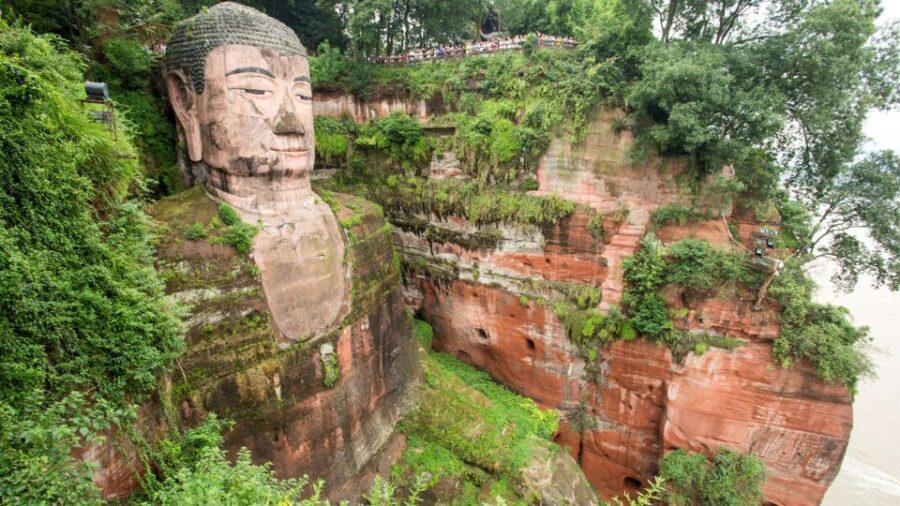 Chengdu: Private Day Tour to the Leshan Giant Buddha