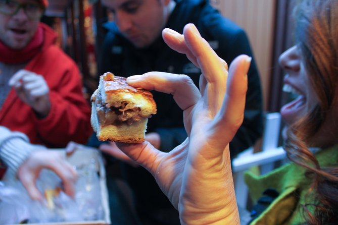 Chicago-Style Holiday Hike: Festive Food and Walking Tour