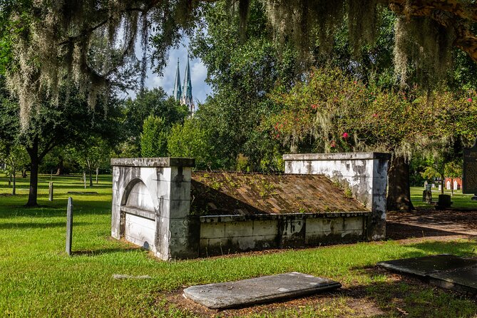 Colonial Park Cemetery Walking Tour in Savannah