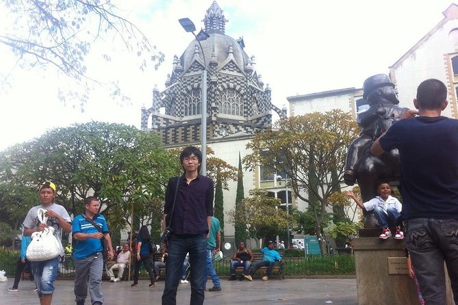 Combo Tour: City Tour Plus Fernando Botero Plaza and Traditional Lunch - Pickup Details