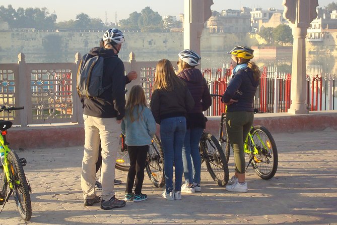 Cycle Through Jaipurs Charm – Cuisine|Heritage|Temple(Awarded)