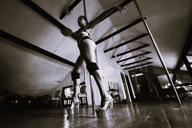 Dance Class (choose 1: Pole Dance, Burlesque or Aerial Silk/Hoop)