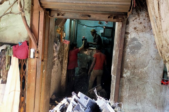 Dharavi Slum Tour in Public Transportation
