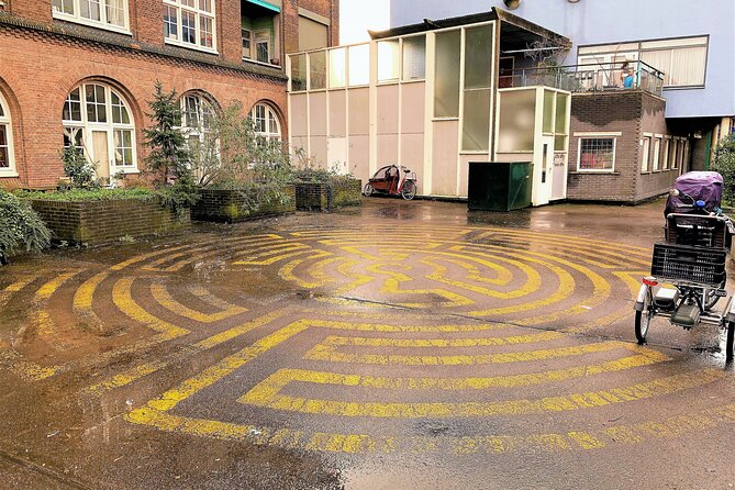 Discover the Hagues Scenic Courtyards in an Outside Escape Game!