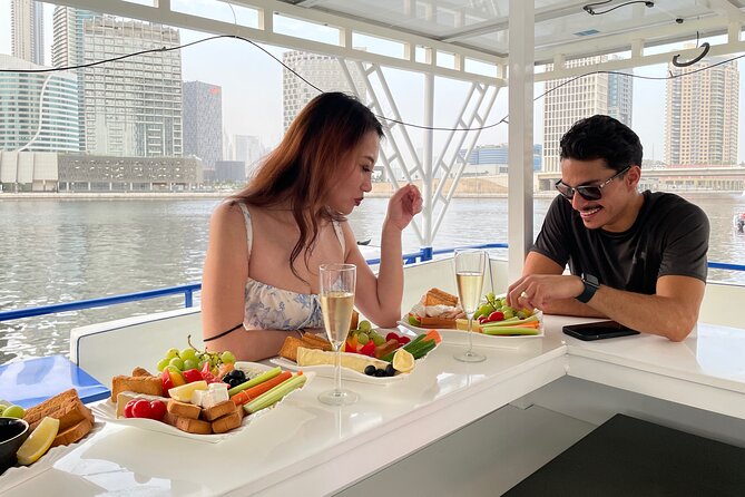 Dubai Luxury Yacht Cruise 3 Hours - Inclusions and Amenities