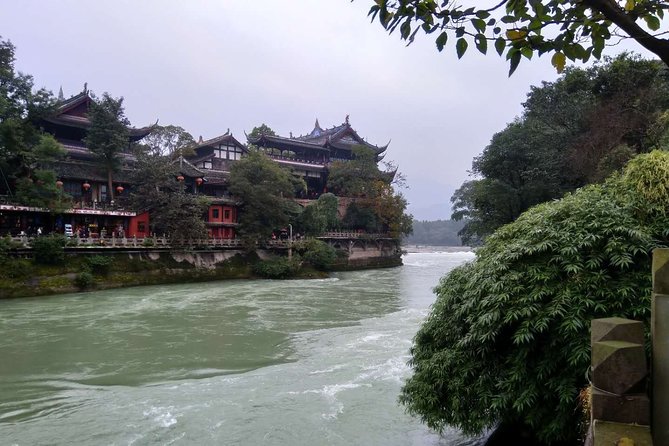 Dujiangyan Panda Center and Dujiangyan Irrigation System One Day Tour