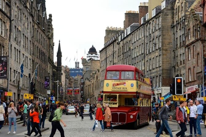 Edinburgh Gin Tour With a Local Guide: Private & Custom