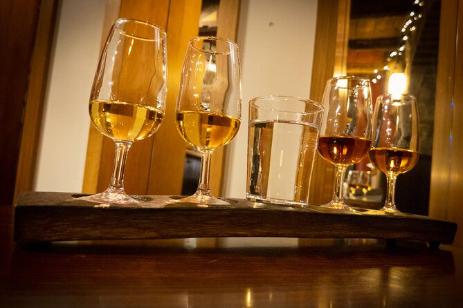Evening Whisky Tasting in a Traditional Edinburgh Bar