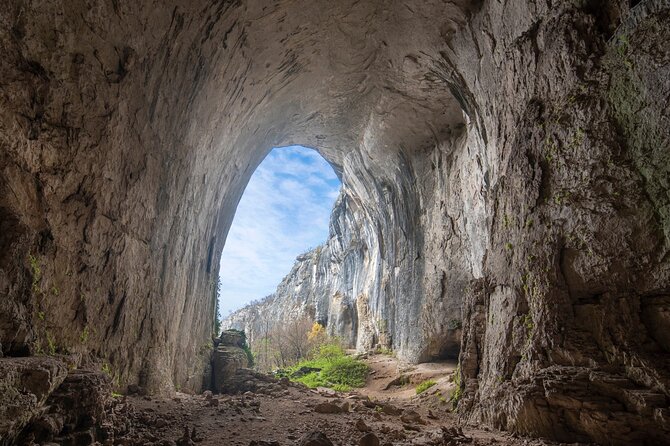 Eyes of God, Saeva Dupka Caves and the Blue Ostrich Farm – Private Day Trip