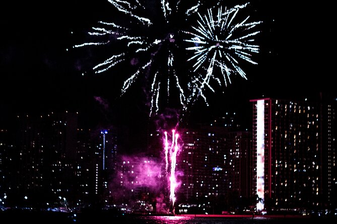 Fireworks Cruise in Waikiki: Music and BYOB