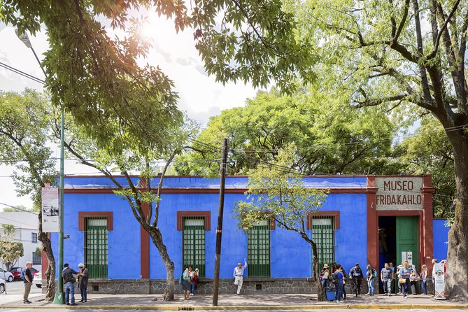 Frida Kahlos House, Coyoacan and Xochimilco – All Day Tour