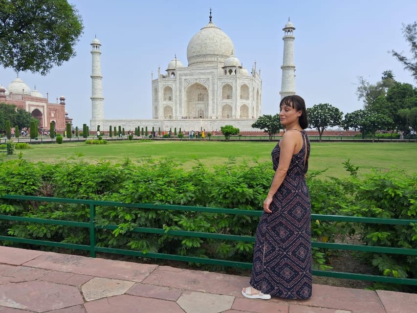 From Delhi: Private Guided Day Tour of Taj Mahal and Agra