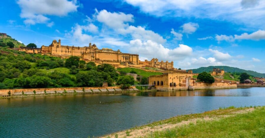 From Delhi: Private Jaipur & Amber Fort Guided Tour by Car