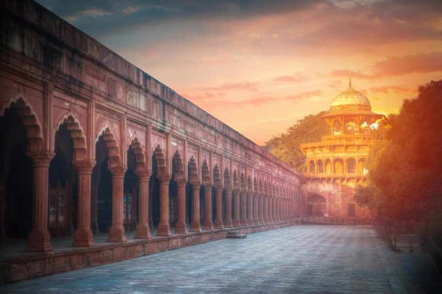 From Delhi: Private Taj Mahal Tour With Guide and Transfers
