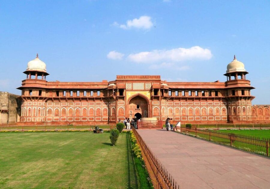From Delhi: Taj Mahal, Agra Fort and Baby Taj Tour by Car