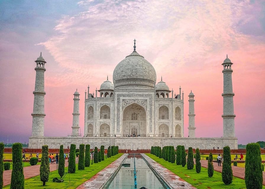 From Delhi: Taj Mahal & Agra Tour by Gatimaan Express Train