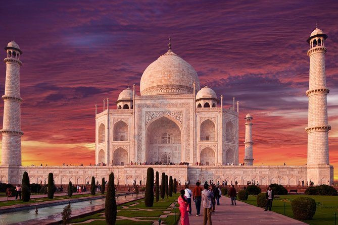 From Delhi: Taj Mahal Day Trip by Car