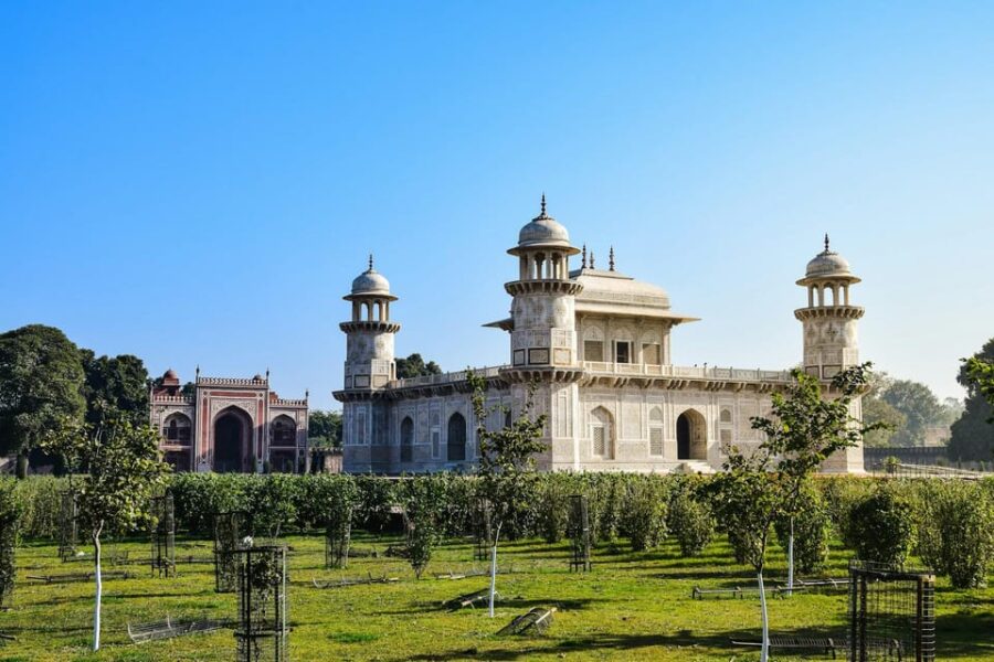 From Delhi: Taj Mahal & Fort Private Day Tour With Transfers