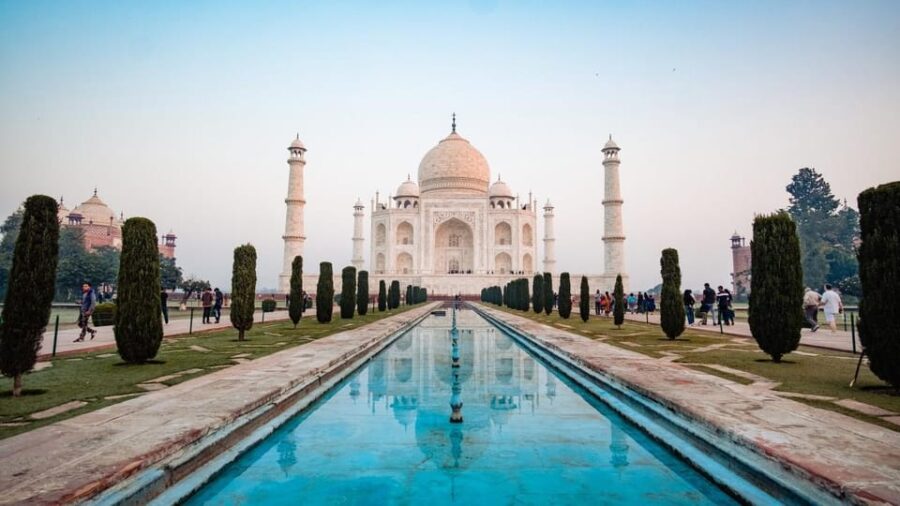 From Delhi: Taj Mahal Sunrise and Agra Fort Private Tour