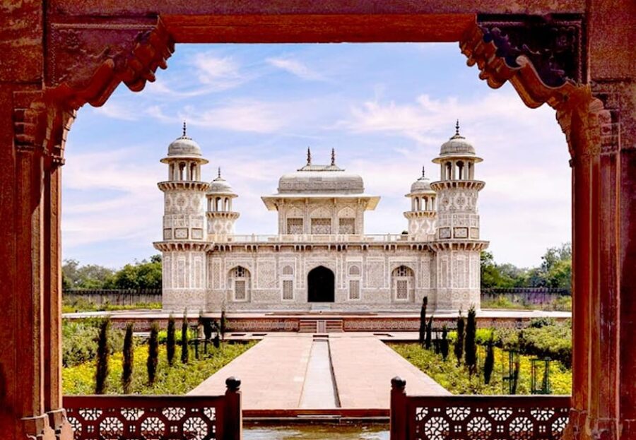 From Delhi:Overnight Taj Mahal Tour by Car With 5-Star Hotel