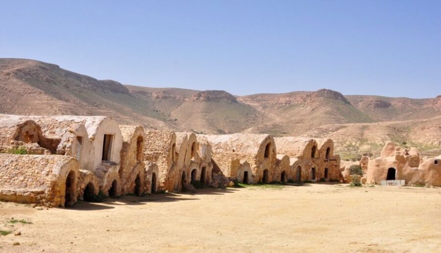 From Djerba: Full-Day Ksar Ghilane, Sahara and Oasis Tour