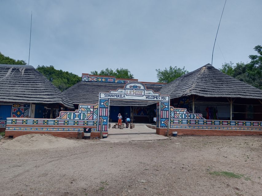 From Johannesburg: Lesedi Cultural Village & Lion Park Tour