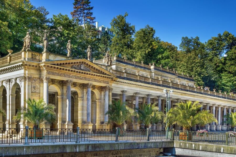 From Prague: Private Karlovy Vary & Crystal Factory Tour