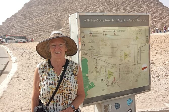 Full-Day Guided Private Tour to Pyramids of Giza Dahshur Sakkara and Memphis