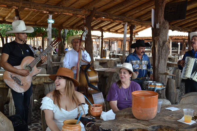 Full Day Guided Tour in Amatitán and Tequila With Tasting