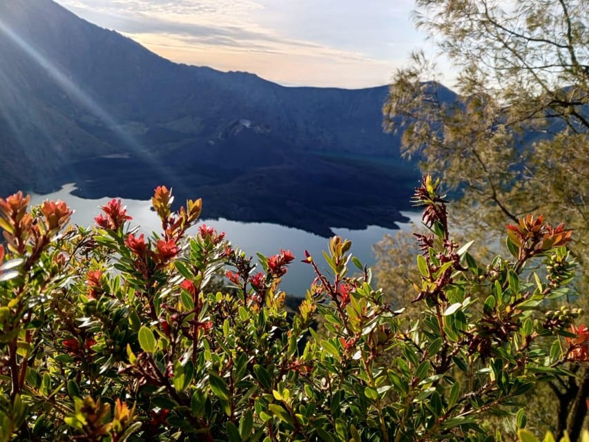 Full Mount Rinjani Tour 4D/3N Sembalun Lake And Senaru