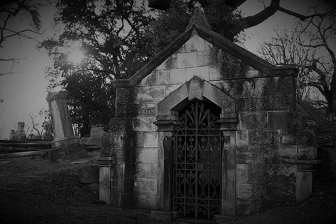 Ghosts and Graveyards Driving Tour