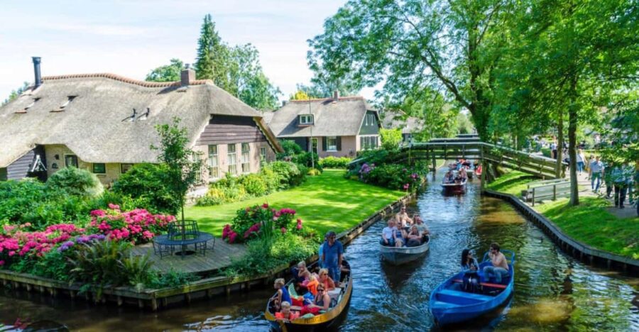 Giethoorn Private Day Tour From Amsterdam Including BoatTour