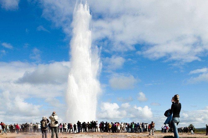 Golden Circle and Northern Lights Combo Small Group Tour